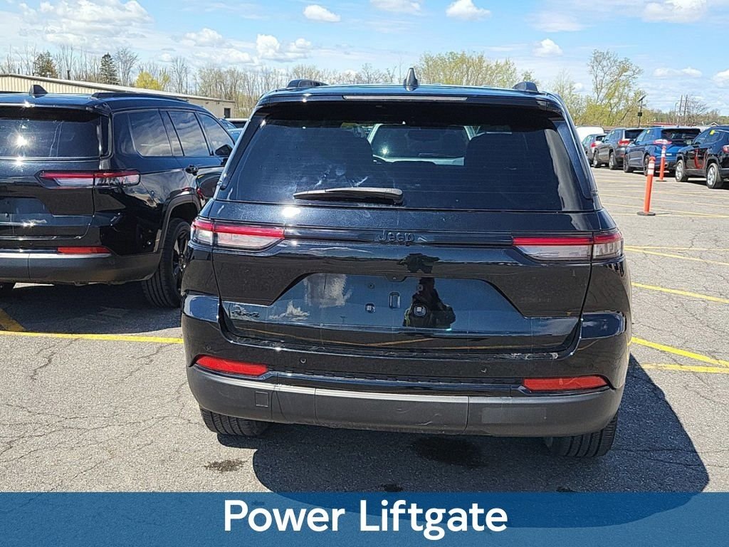 Used 2023 Black Jeep Altitude X image 6