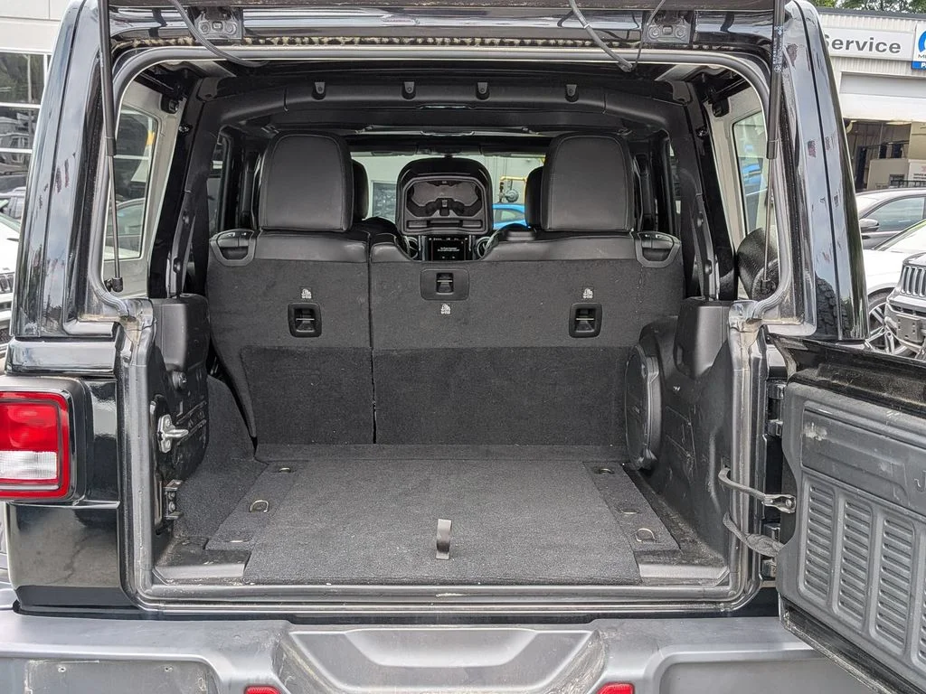 Used 2022 Black Jeep Unlimited Sahara image 8