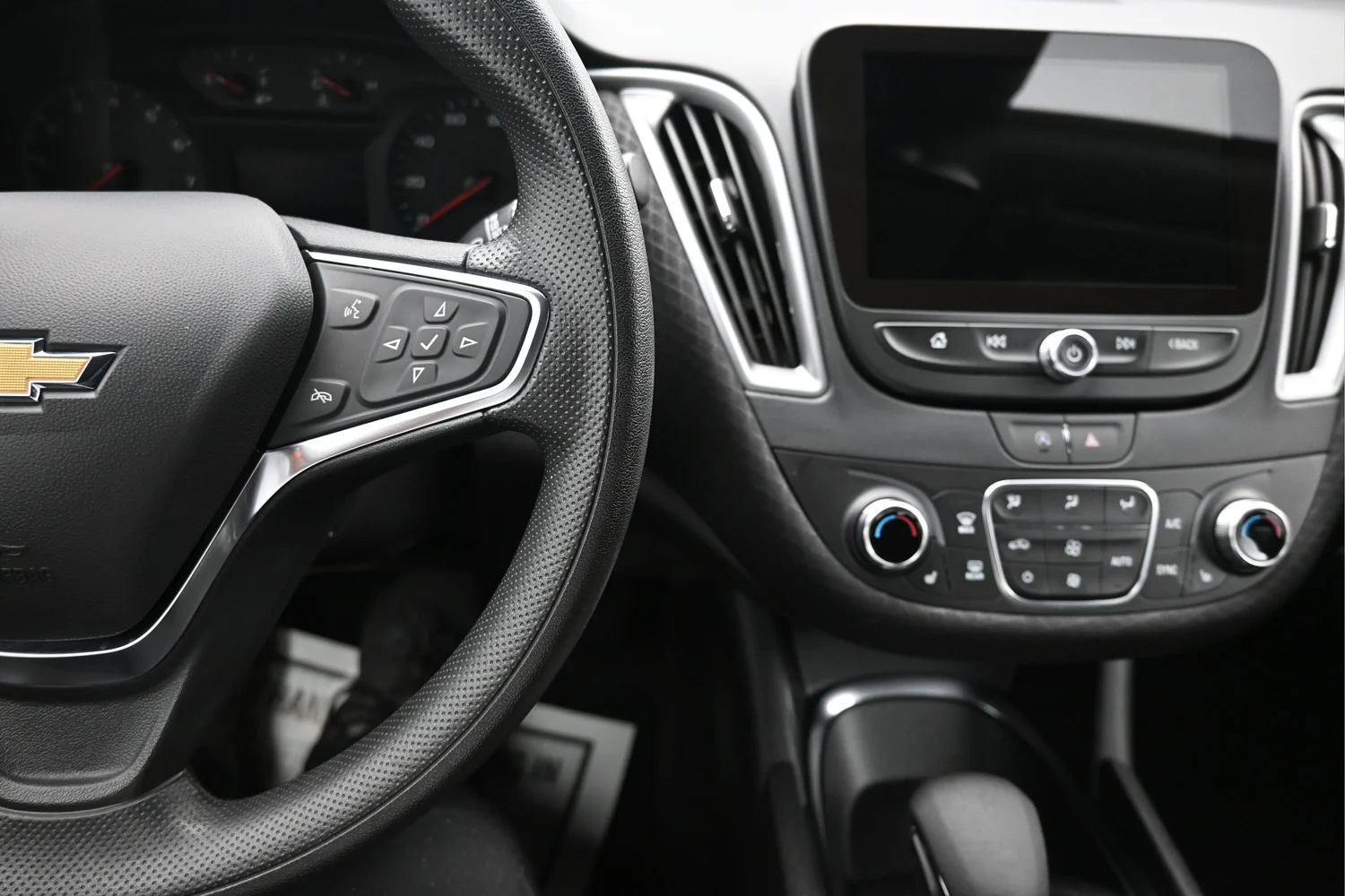 Used 2025 Gray Chevrolet LT image 18