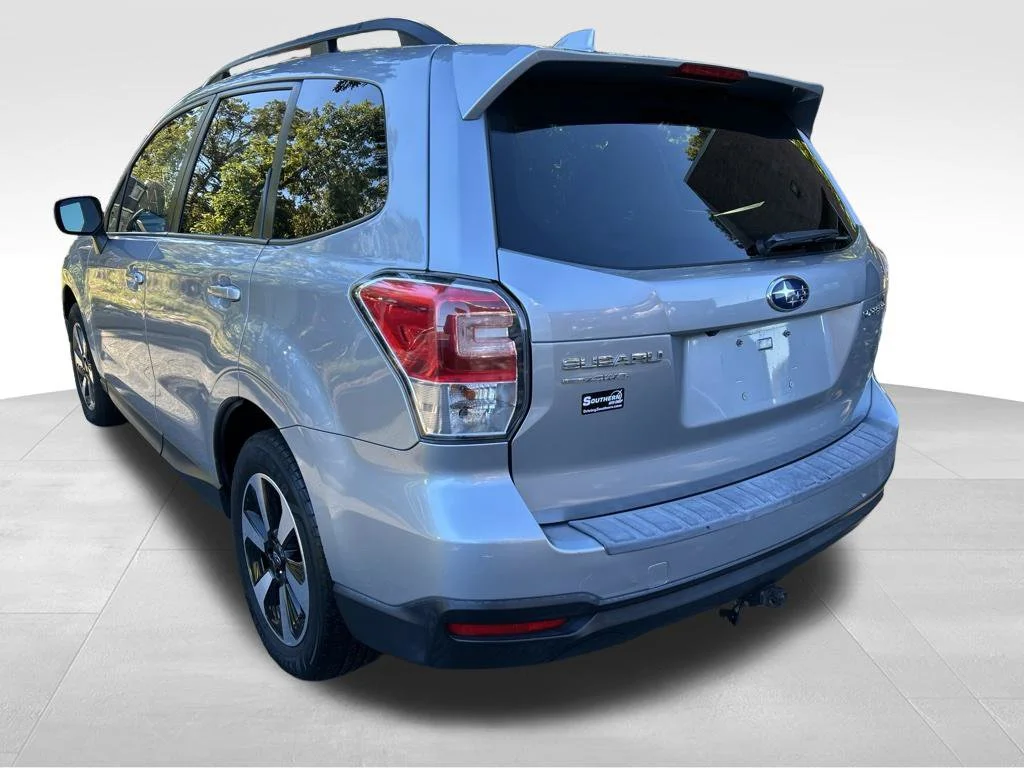Used 2018 Silver Subaru 2.5i Premium image 3