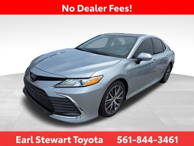 Used 2023 Silver Toyota XLE image 4