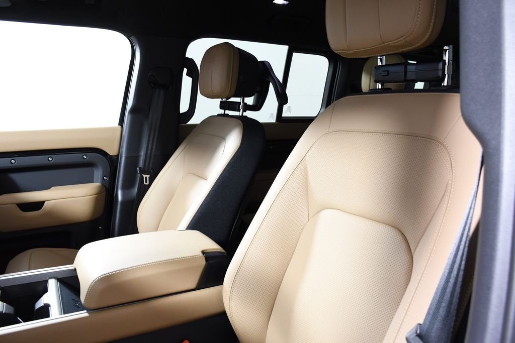New 2026 Santorini Blk Land Rover X image 17