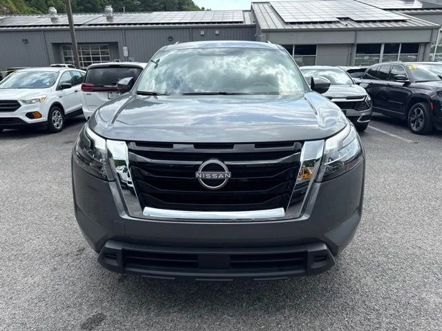Used 2025 Gray Nissan SV image 8
