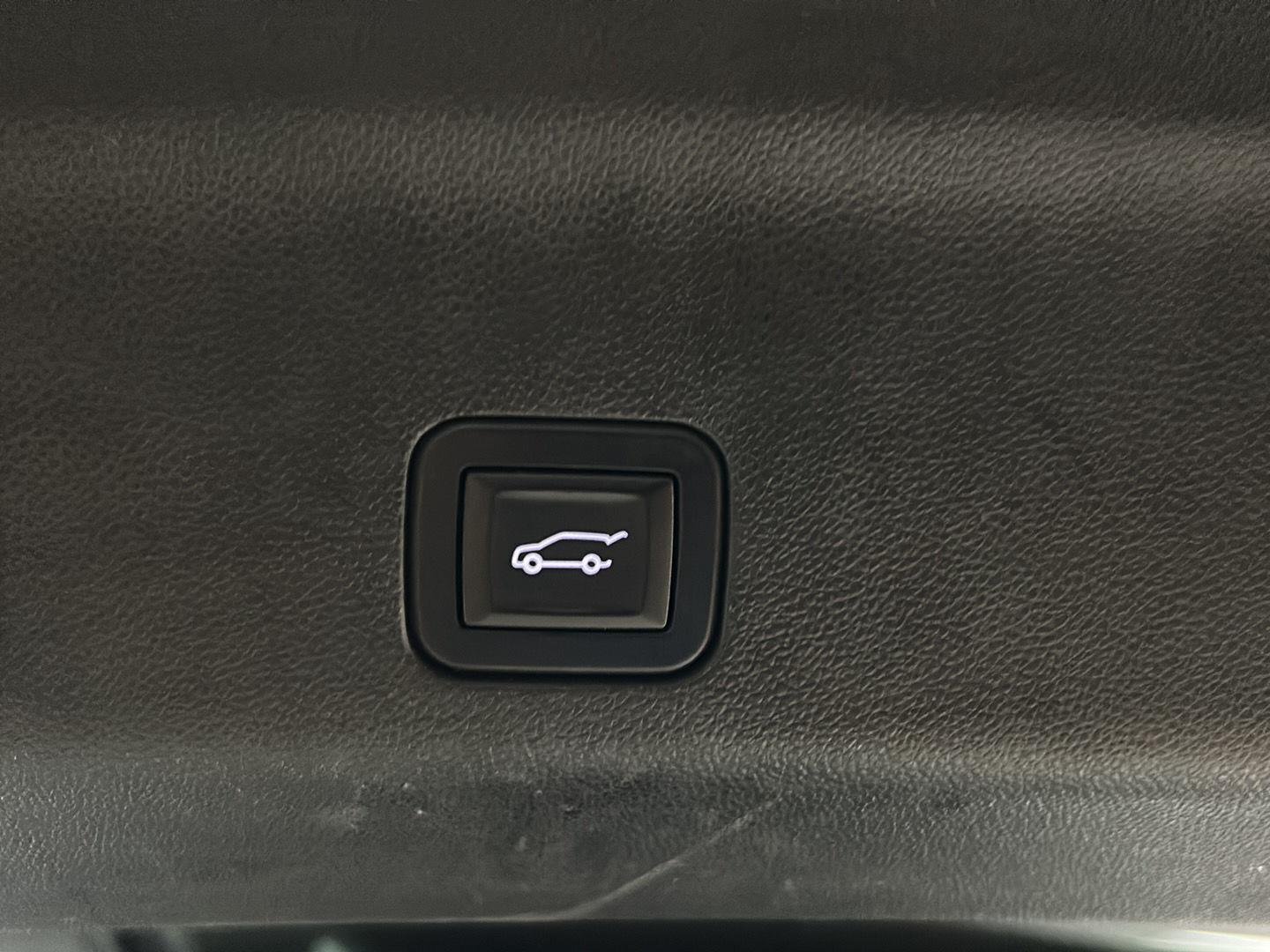 Used 2024 Summit White Chevrolet LT image 9