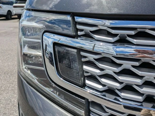 Certified Used 2018 Magnetic Metallic Ford Platinum image 10