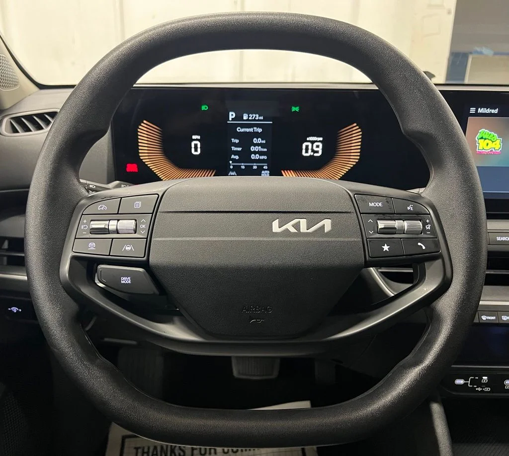 Used 2025 Red Kia LXS image 11