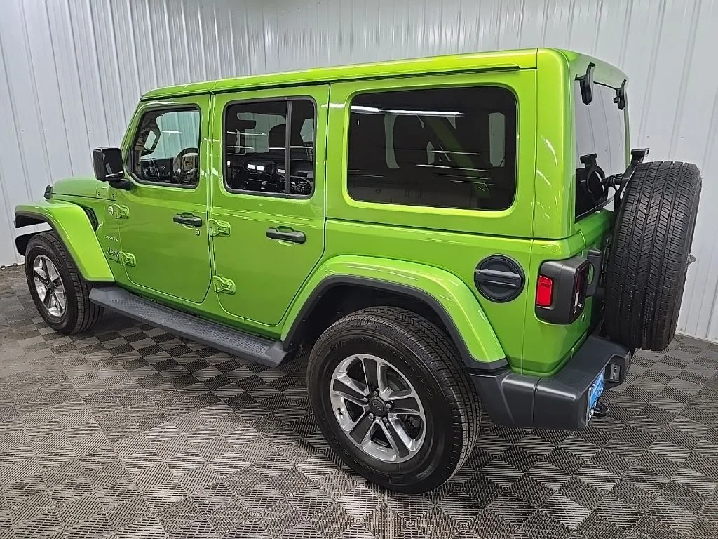 Used 2020 Green Jeep Unlimited Sahara image 9