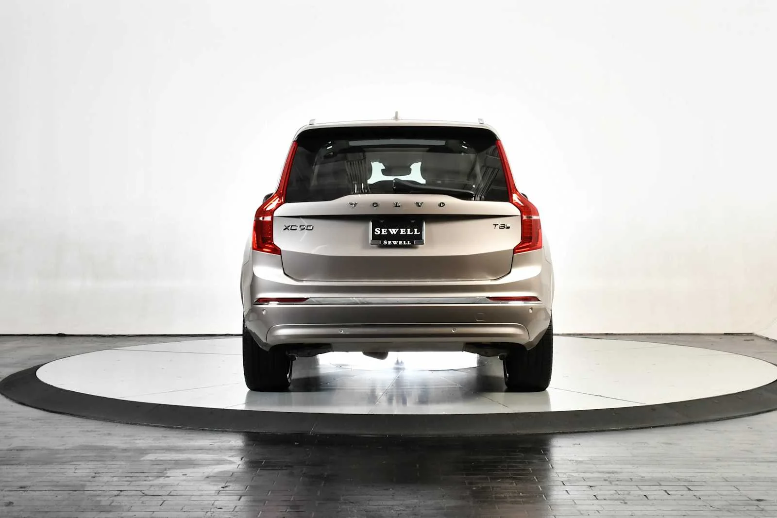 Used 2025 Bright Dusk Metallic Volvo Ultra image 5