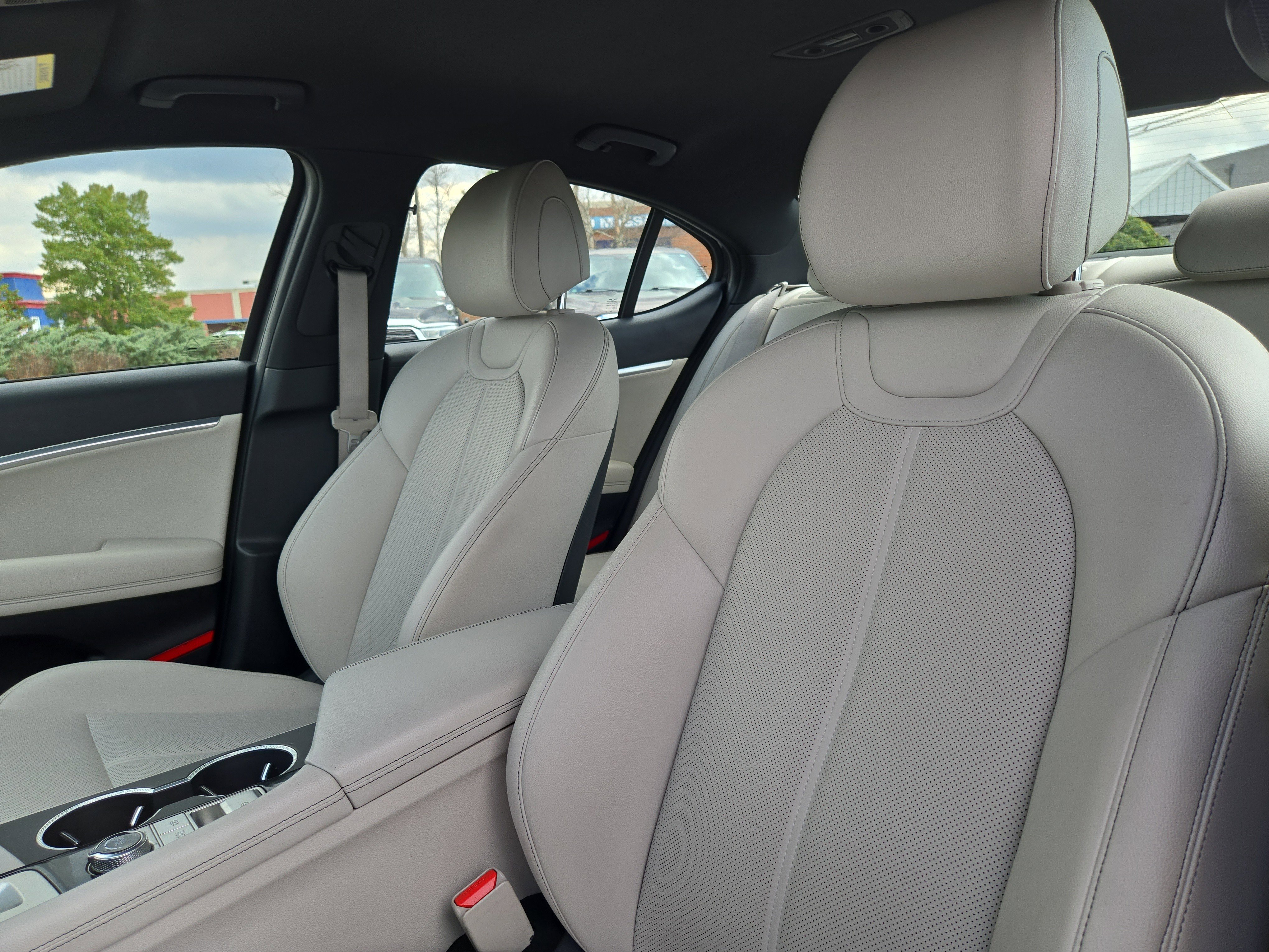 2025 GENESIS G70 Standard - Photo 21
