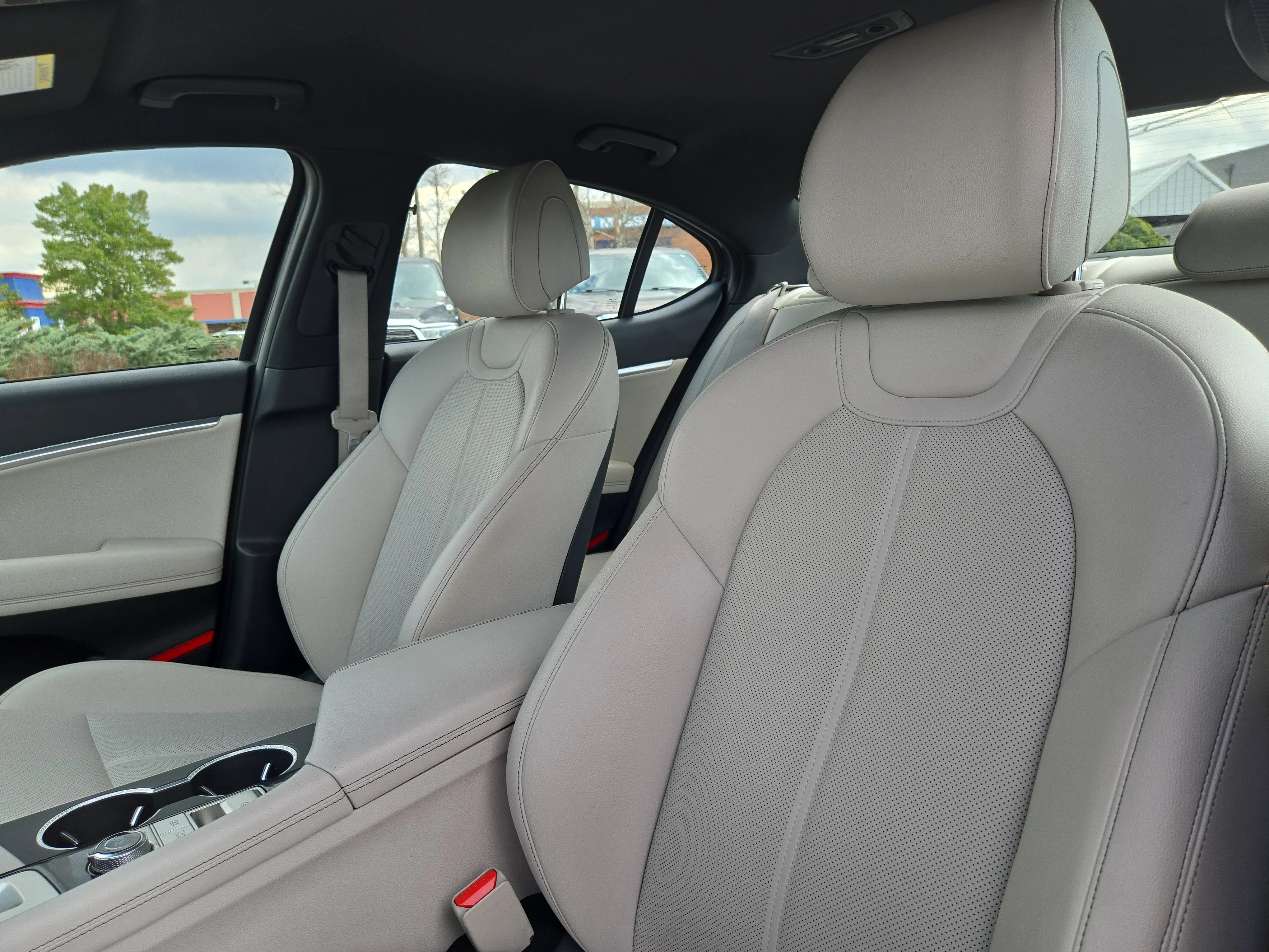 2025 GENESIS G70 Standard - Photo 21