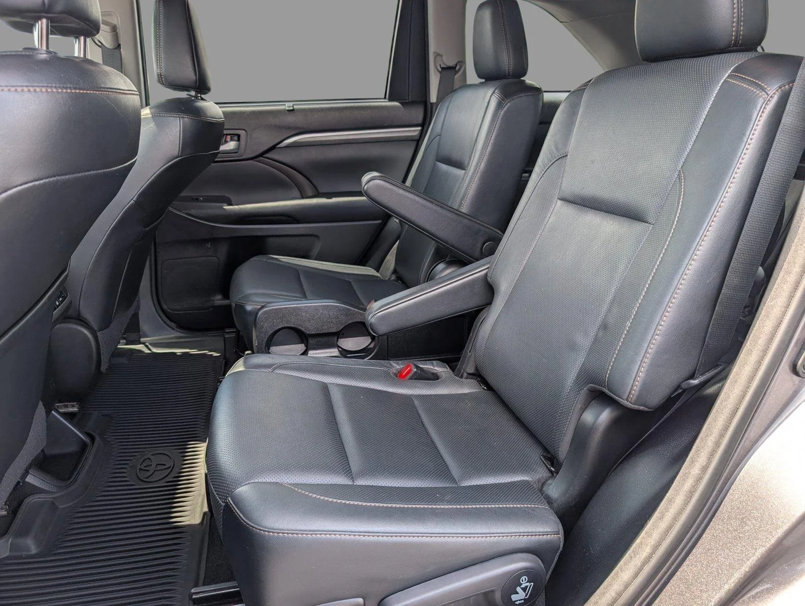Used 2017 Predawn Gray Mica Toyota Limited image 32