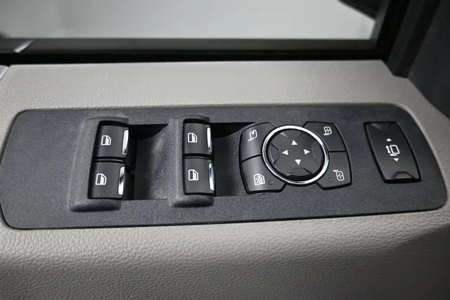 Used 2018 White Ford XL image 12