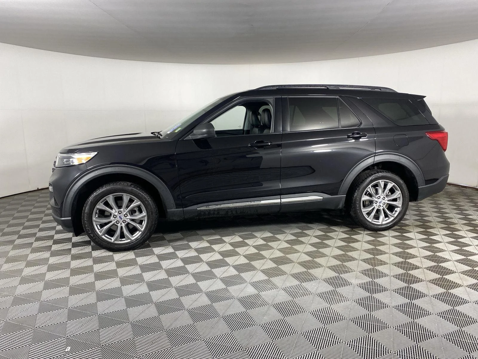 Used 2023 Agate Black Ford XLT image 7