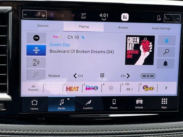 New 2027 Diamond Black Crystal Pearl-Coat Exterior Paint Chrysler Select image 18