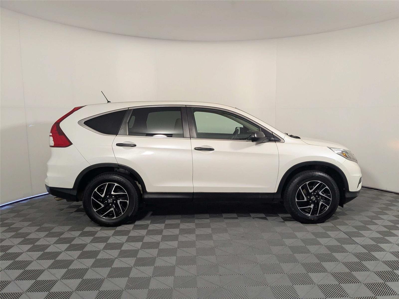 Used 2016 White Diamond Pearl Honda SE image 4