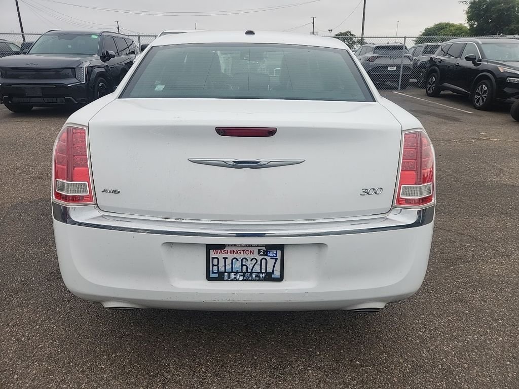 Used 2013 White Chrysler Base image 10