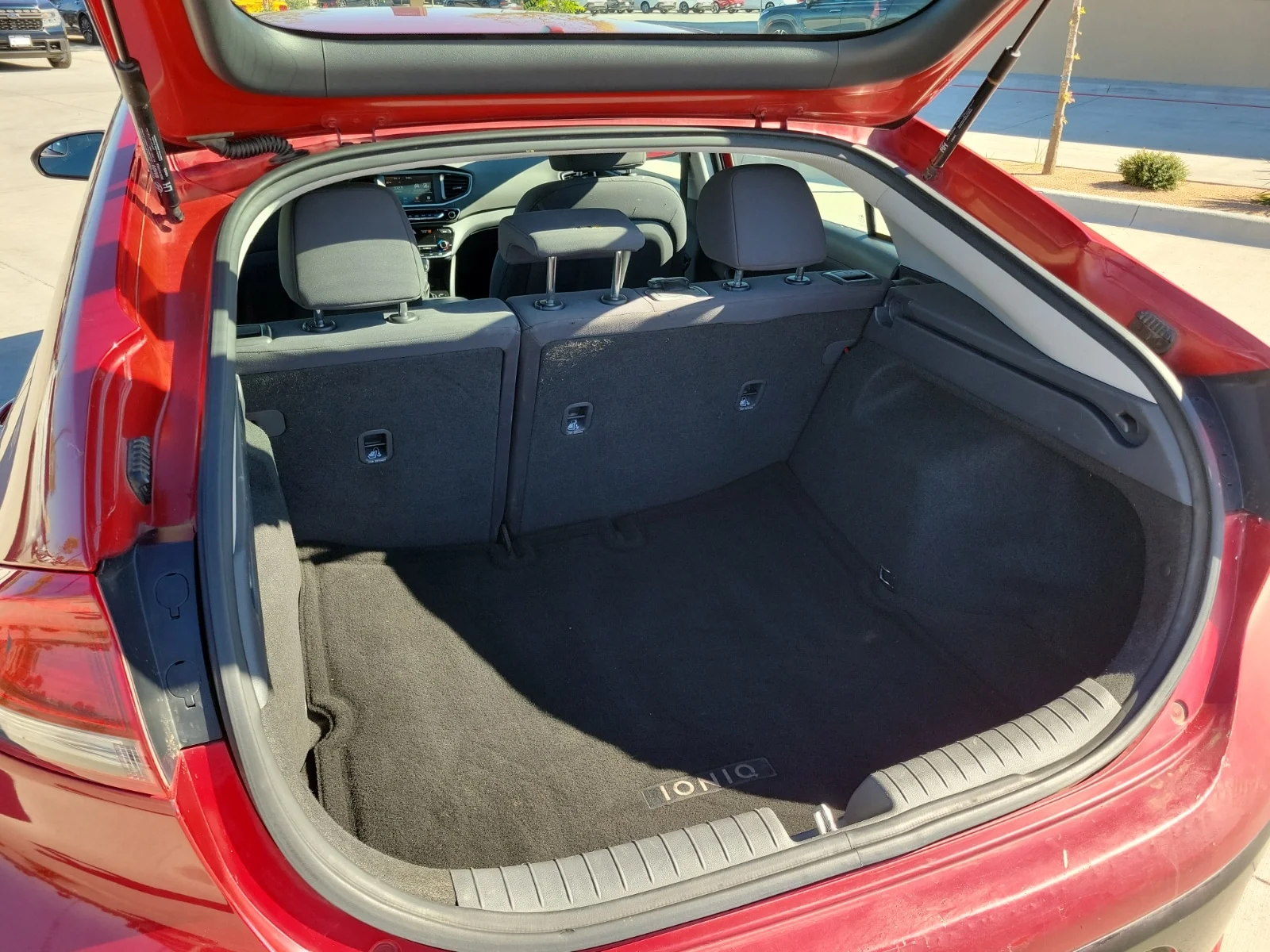 Used 2019 Red Hyundai Blue image 8