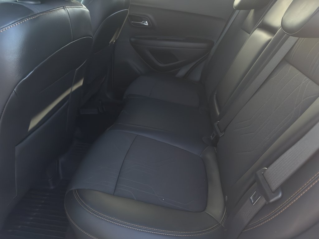 Used 2020 SUMMIT WHITE Chevrolet LT image 10