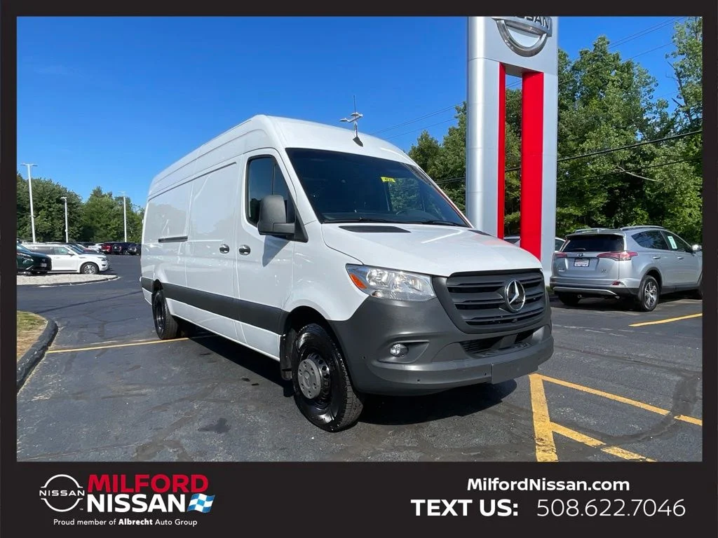 Used 2022 White Mercedes-Benz Cargo 170 WB image 8