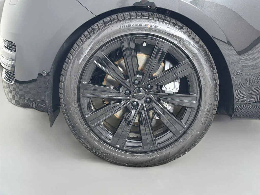 New 2026 Santorini Black Land Rover SE 7 Seats image 33