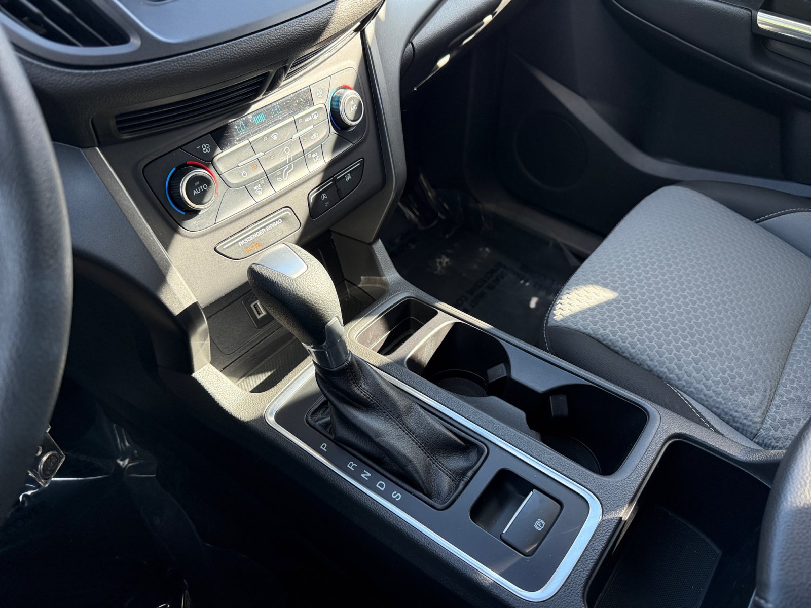 Used 2017 Ruby Red Metallic Ford SE image 13
