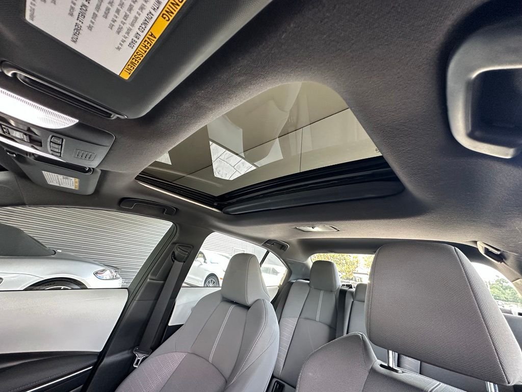 Used 2022 White Toyota SE image 18