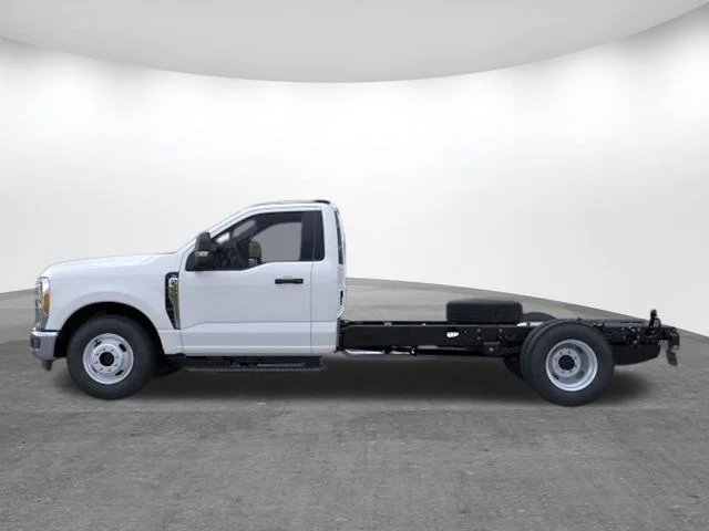 New 2026 Oxford White Ford F-350® XL image 3