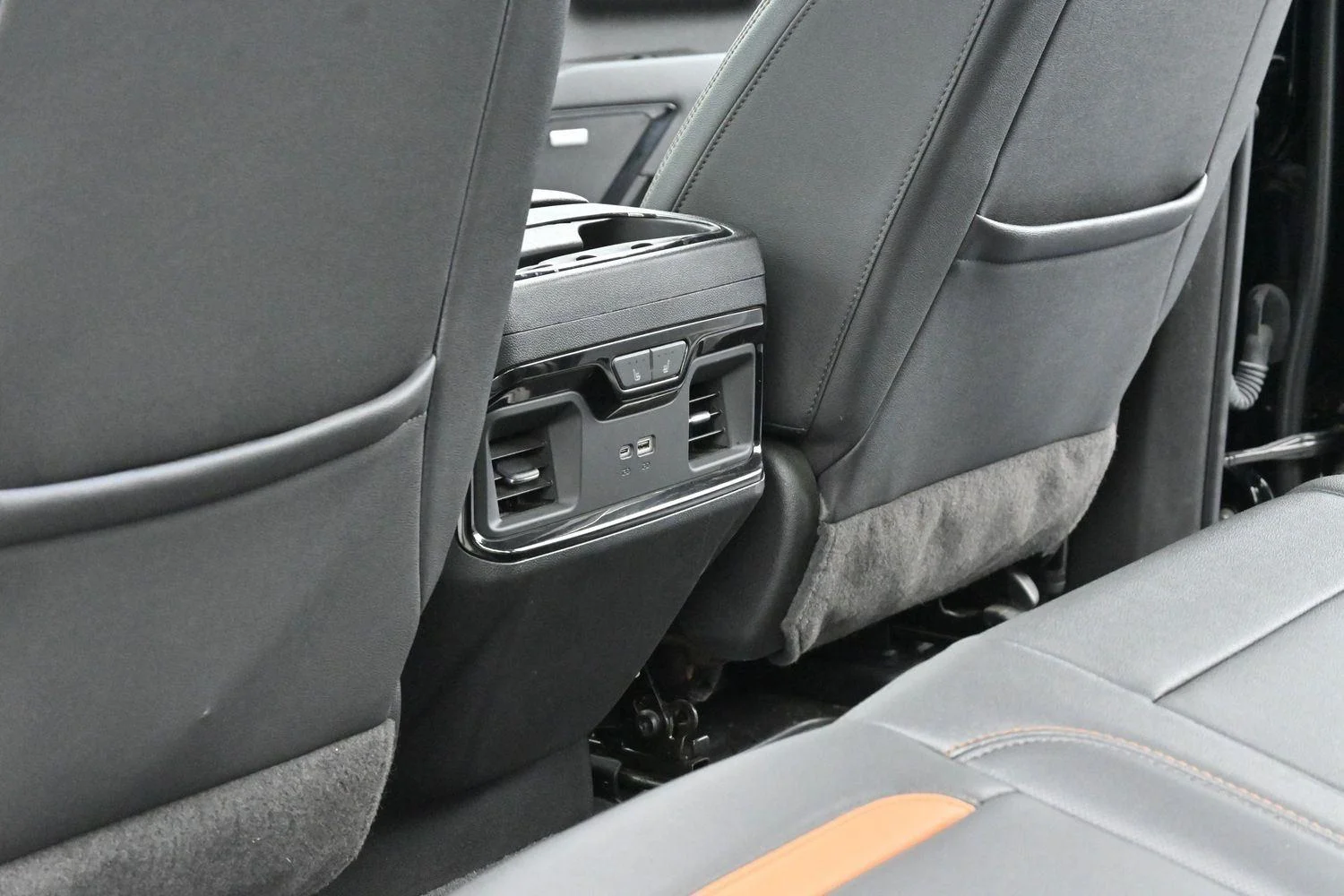 Used 2024 Onyx Black GMC AT4 image 30