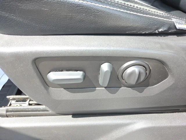 Used 2022 White GMC Elevation image 22