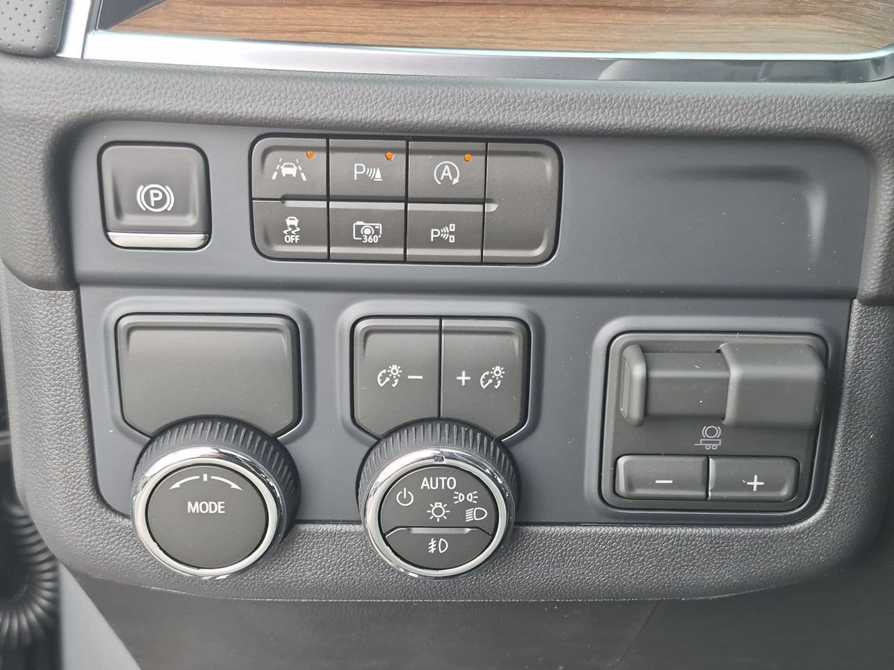 New 2026 Sterling Gray Metallic Chevrolet High Country image 18