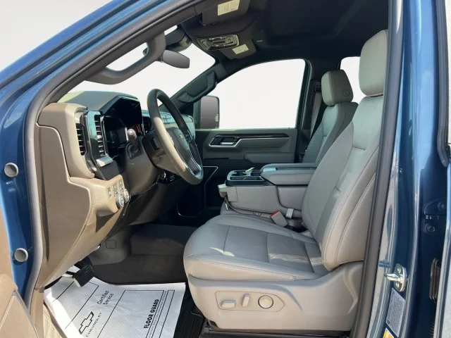 2026 Chevrolet Silverado 3500 HD LT - Photo 9