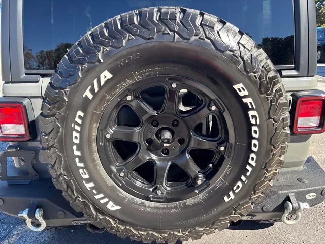 Used 2019 Gray Jeep Sport S image 30