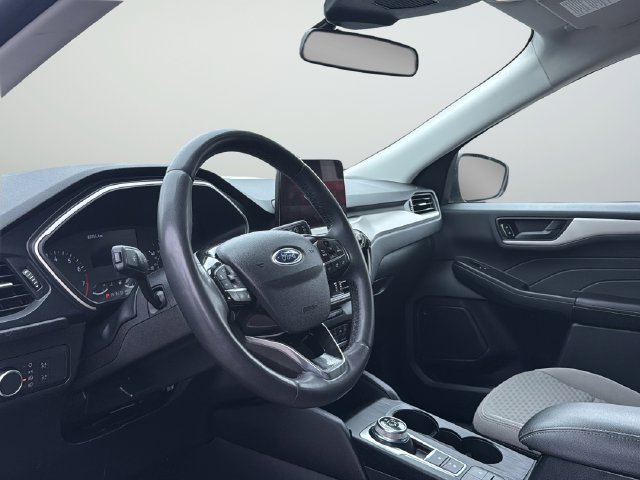 Used 2022 Silver Ford SE image 9