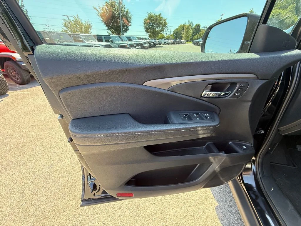 Used 2023 Modern Steel Metallic Honda RTL image 6
