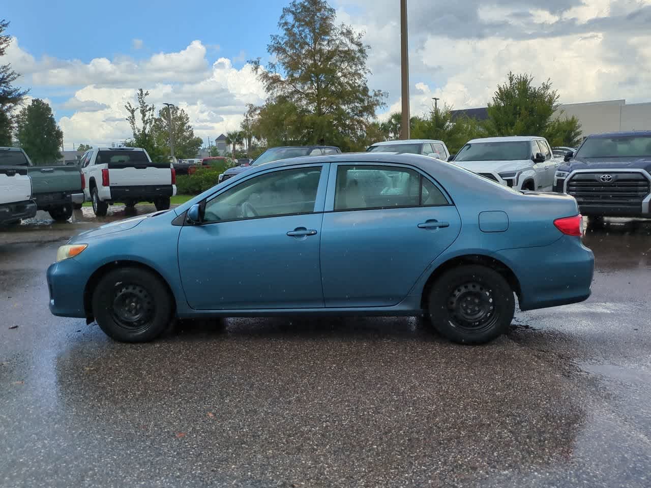 Used 2013 Tropical Sea Metallic Toyota L image 3