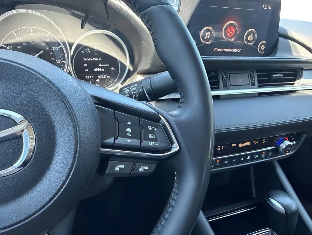 Used 2018  Mazda Grand Touring image 16
