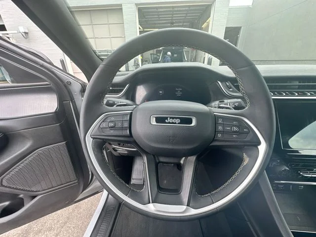Used 2023 Silver Jeep Altitude image 16