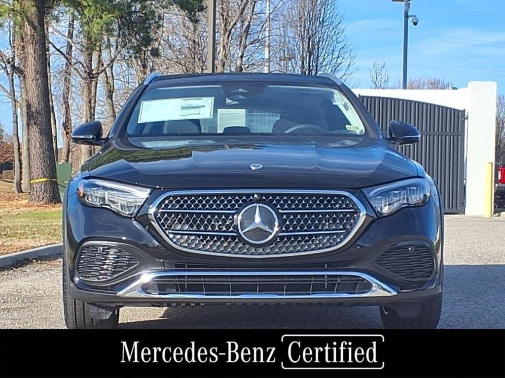 Used 2025 BLACK Mercedes-Benz E 450 image 2