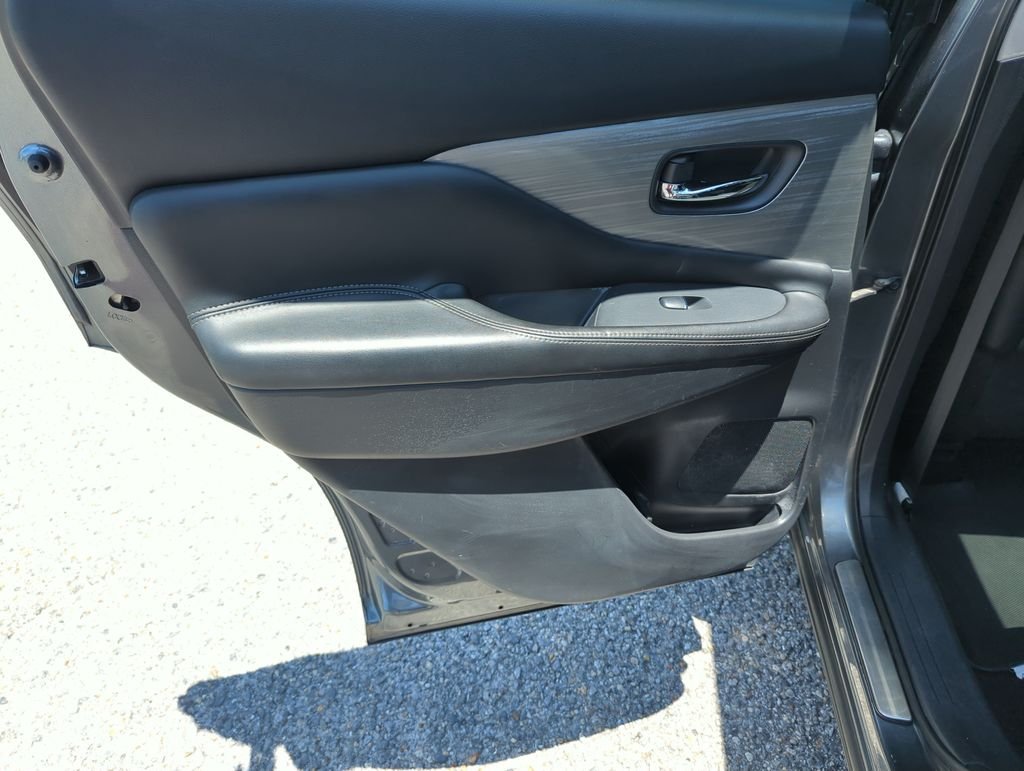 Used 2016 Gray Nissan Platinum image 29
