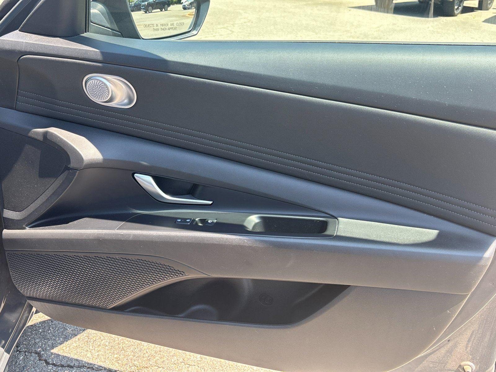 Used 2025 Ecotronic Gray Hyundai SEL Convenience image 39