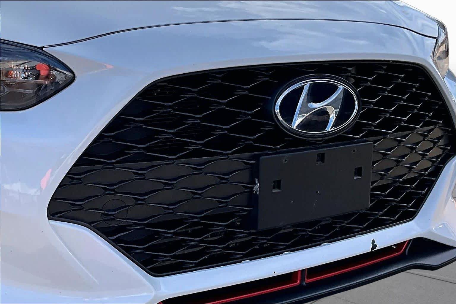 Used 2019 Chalk White w/Black Roof Hyundai Turbo Ultimate image 29