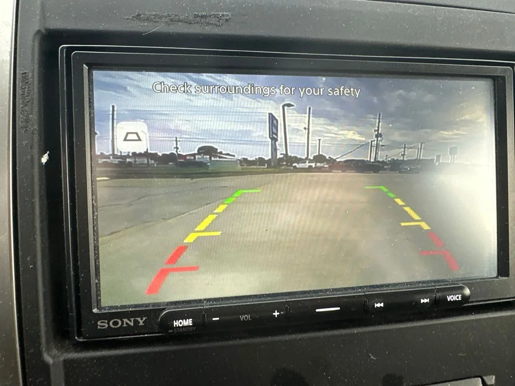 Used 2011 White Nissan SL image 14