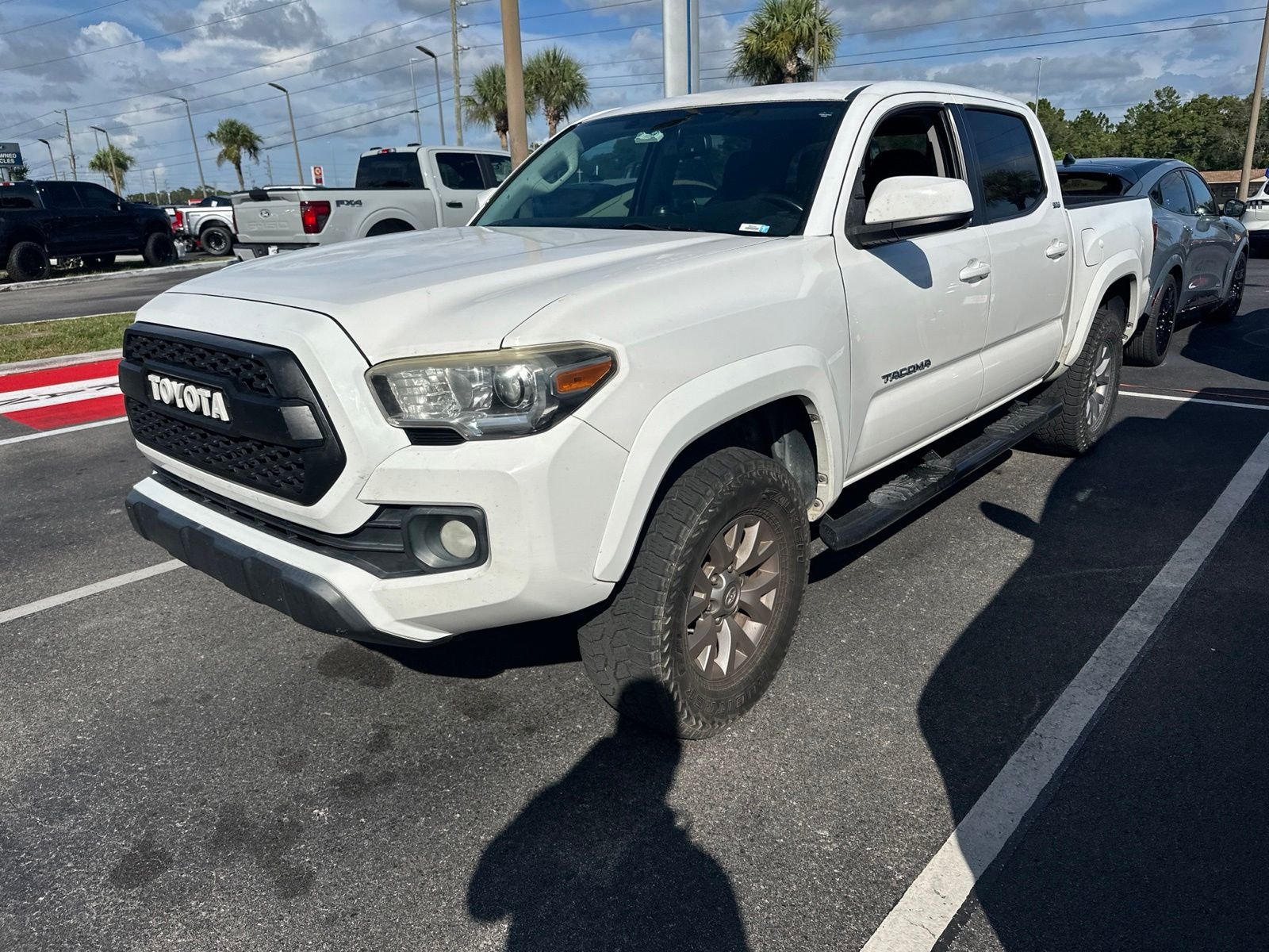 Used 2017 White Toyota SR5 image 4