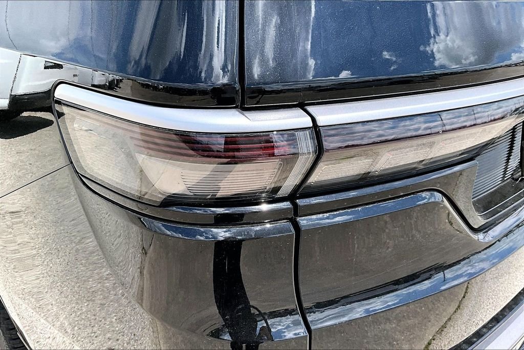 New 2026 Jeep Grand Wagoneer L 4D Sport Utility