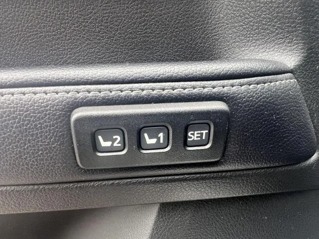 Certified Used 2018 Blizzard Pearl Toyota  image 12