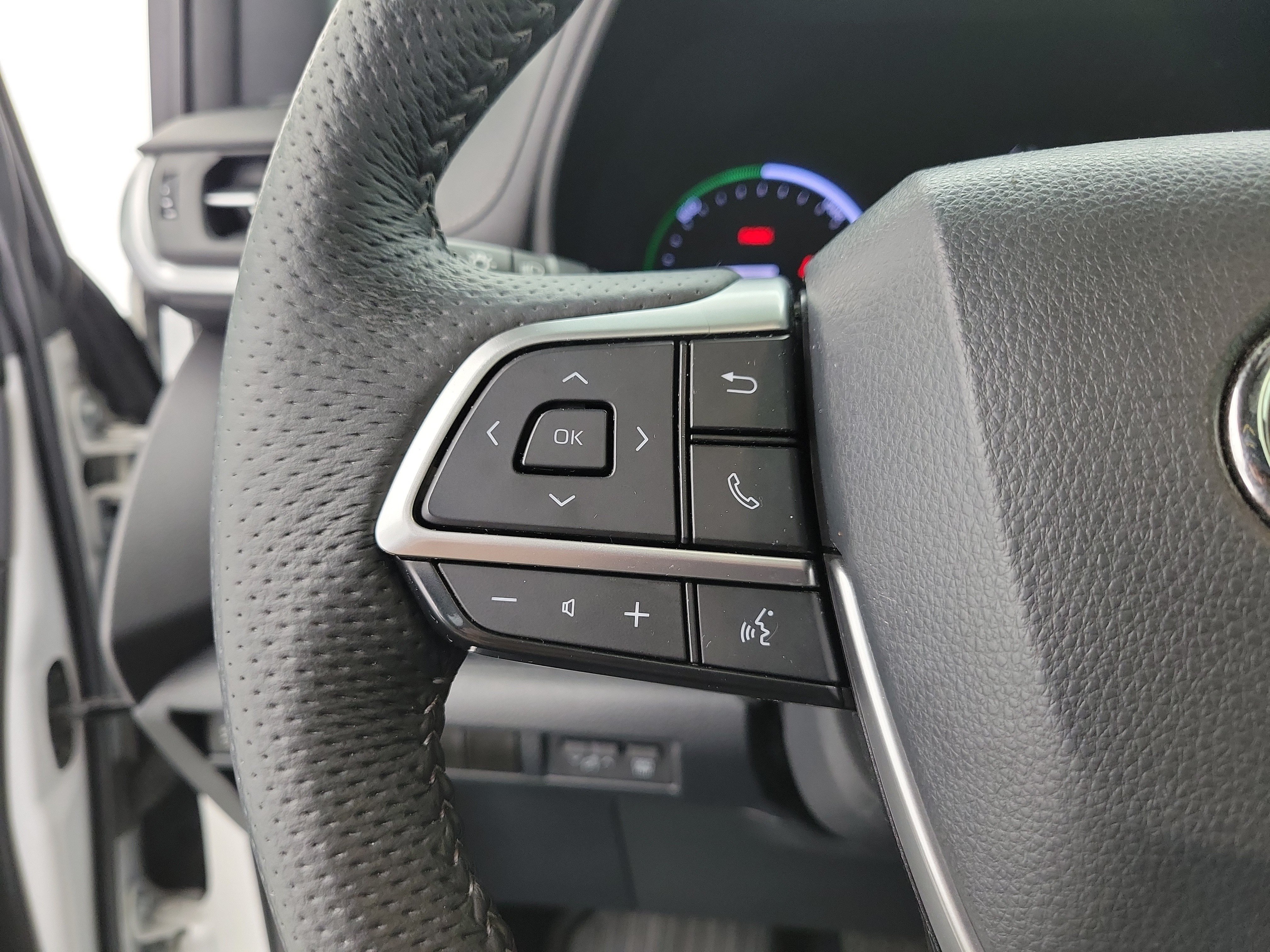 Used 2023 Wind Chill Pearl Toyota XSE image 24