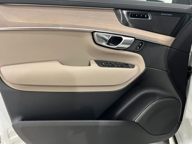 New 2026 White Volvo B6 Plus 7-Seater image 10
