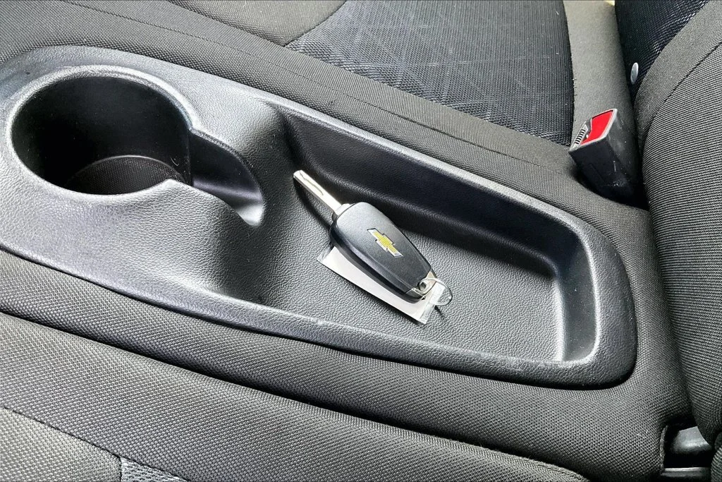 Used 2021 White Chevrolet 1LT image 14