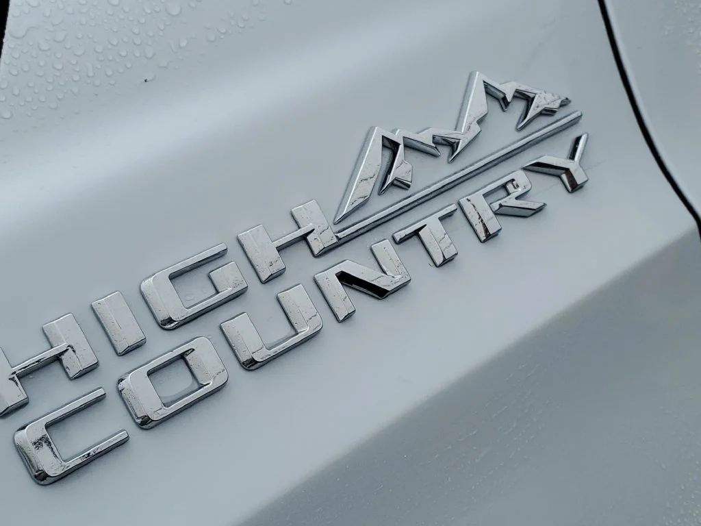 2027 Chevrolet Suburban High Country - Photo 27
