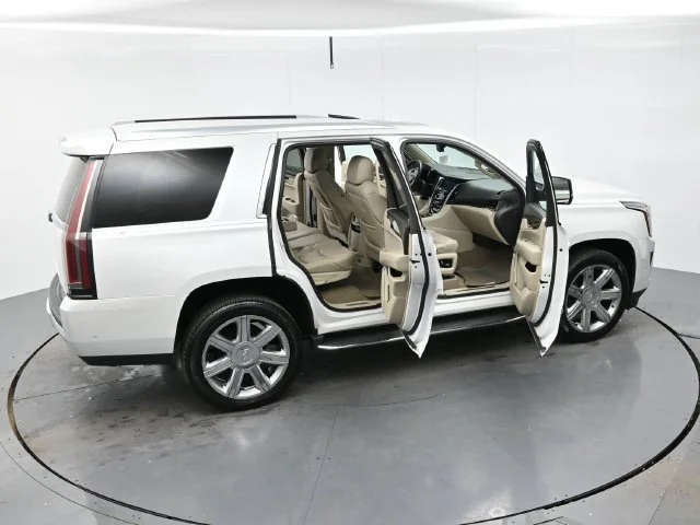 Used 2018 CRYSTAL WHITE TRICOAT Cadillac Luxury image 46